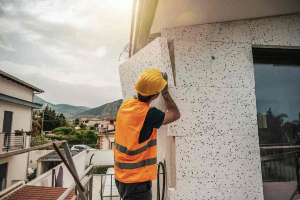 Il cappotto termico rimane ancora oggi una soluzione consolidata e affidabile, basata su materiali collaudati come la lana minerale