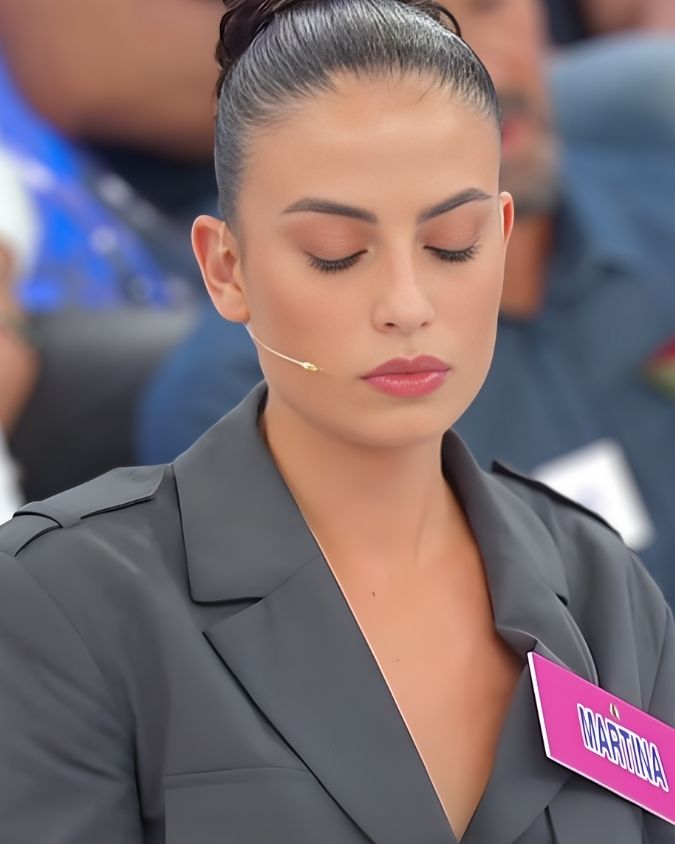 Martina scossa dal bacio tra Nicole e Flavio abbandona lo studio durante le nuove registrazioni di Uomini e Donne
